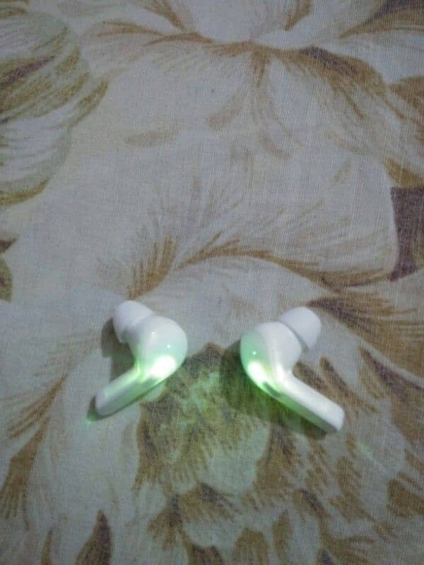 Brand New Earbuds (Air31) 2