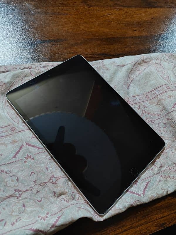 ipad 9th Gen 64 Gb box pack condition 1