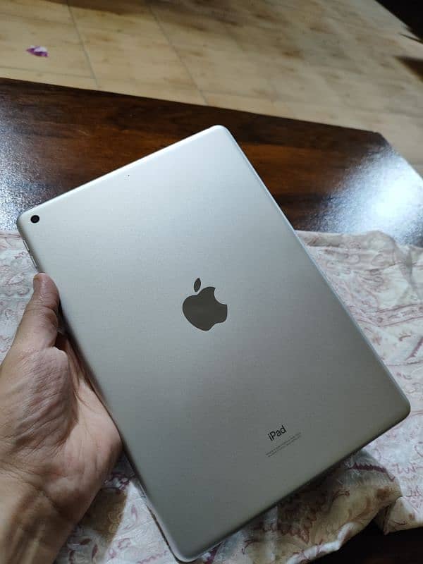 ipad 9th Gen 64 Gb box pack condition 3