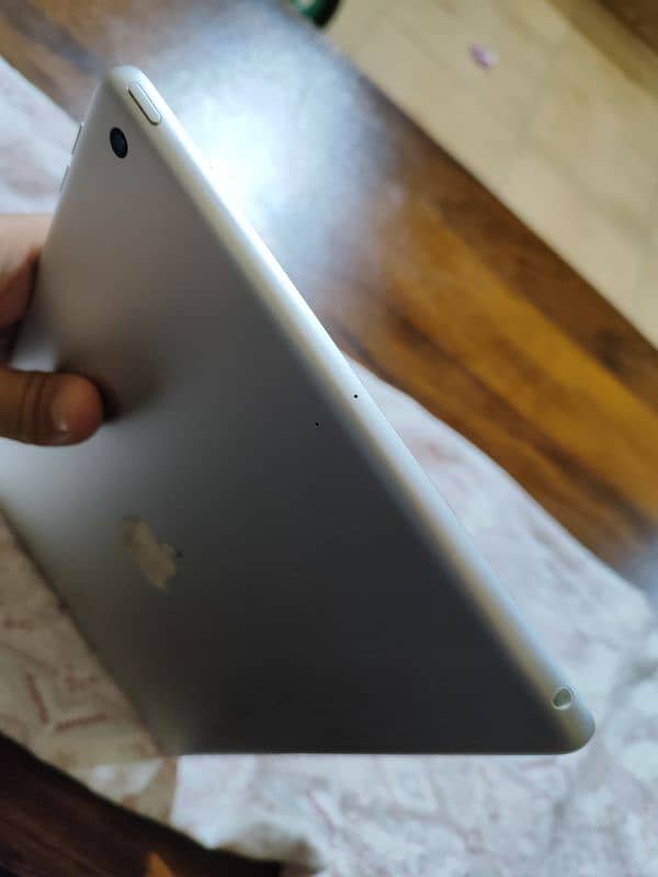 ipad 9th Gen 64 Gb box pack condition 4