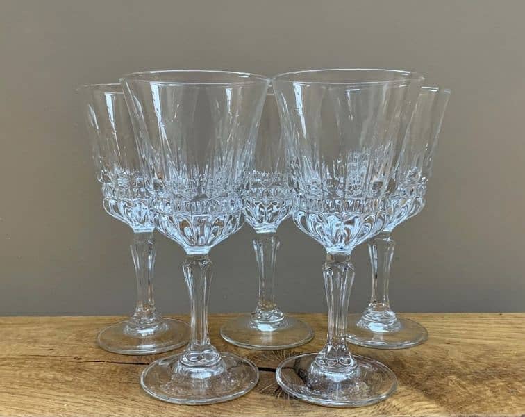 Dinner set complete and stem/wine Crystal glasses 4