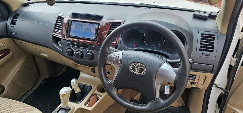 Toyota Hilux vigo champ 2016 5