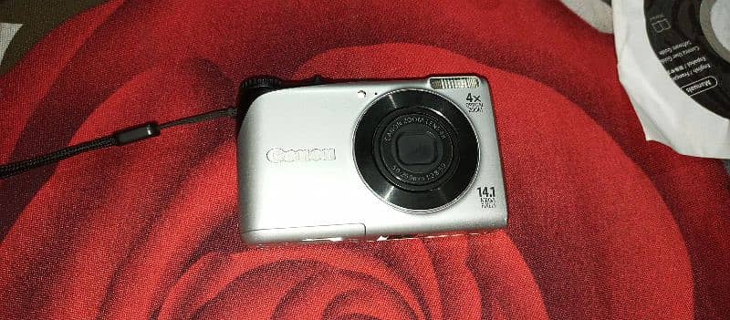 digital camera canon A2200 0