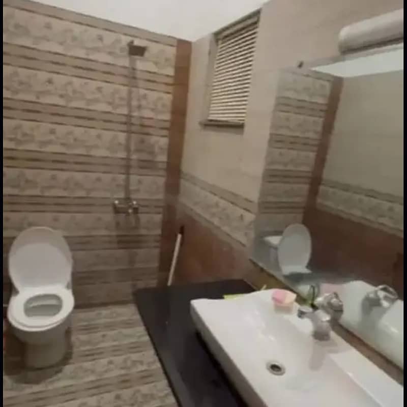 8.25 marla house for sale in paragon city lahore 9