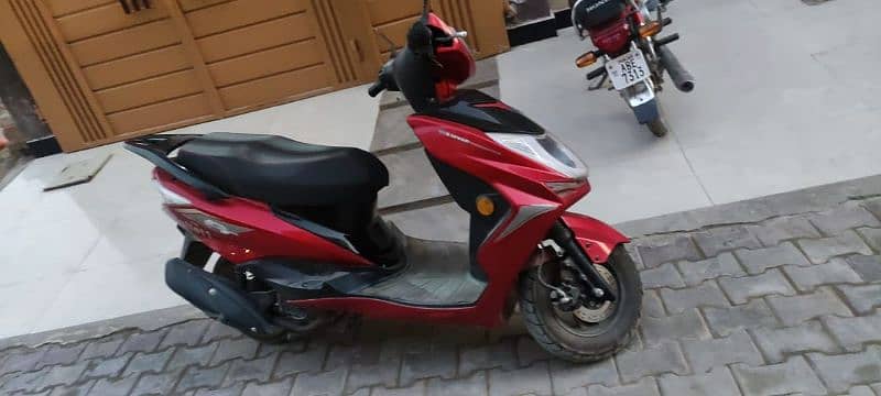 Automatic scooty for Girls 100CC 3