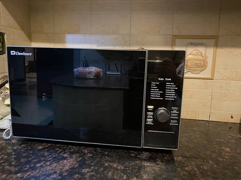 dawlance microwave oven in good condition 1