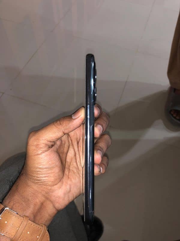 One plus 10T (8/128) black colour Non pta carrier unlocked. 4