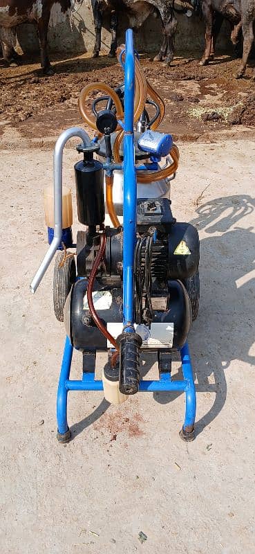 PORTABLE MILKING MACHINE ( Single Cluster & Single Bucket ) 2