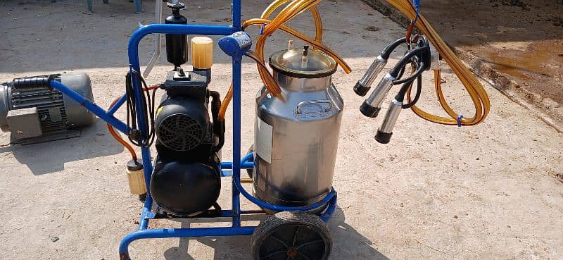 PORTABLE MILKING MACHINE ( Single Cluster & Single Bucket ) 3