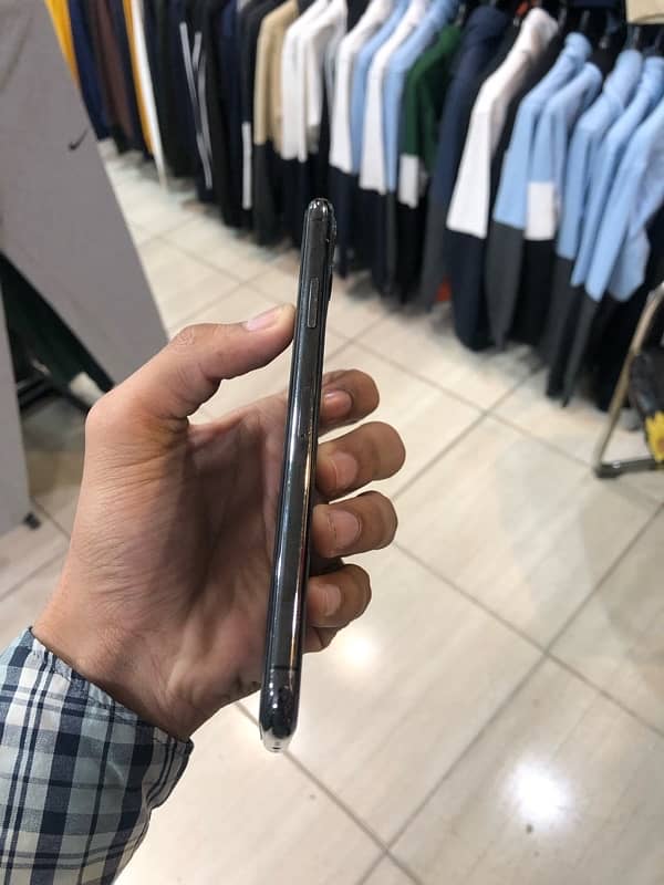 Iphone 11 pro maxx 64gb FU all okay and genuine 0