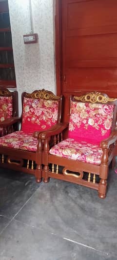 pure wood sofa set 5 seter bohat achi conditions me hai