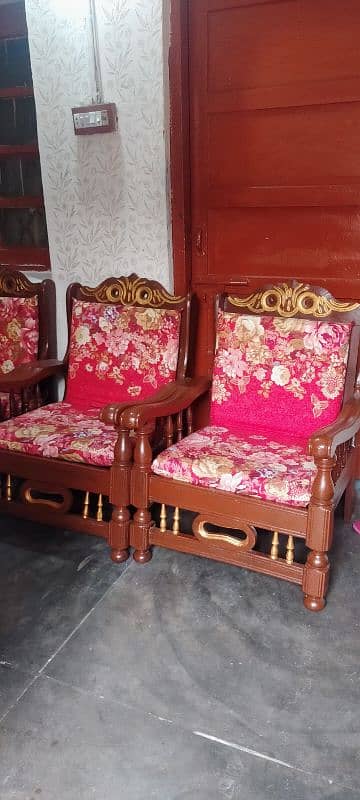 pure wood sofa set 5 seter bohat achi conditions me hai 0