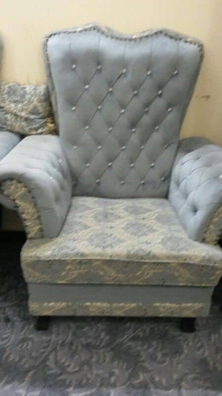 one Seater sofa two pcs 1