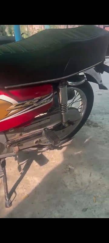 golden vip single digit number only ---7--- bike in Faisalabad 3