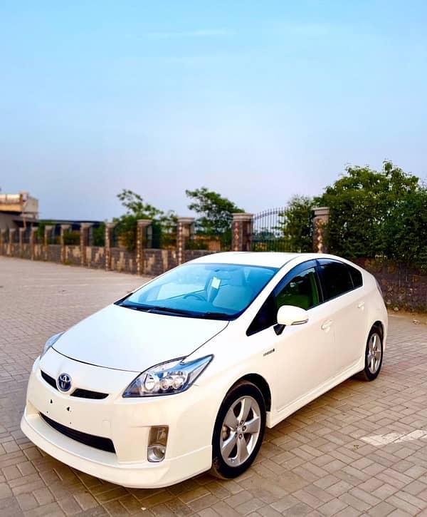 Toyota Prius 2011 3