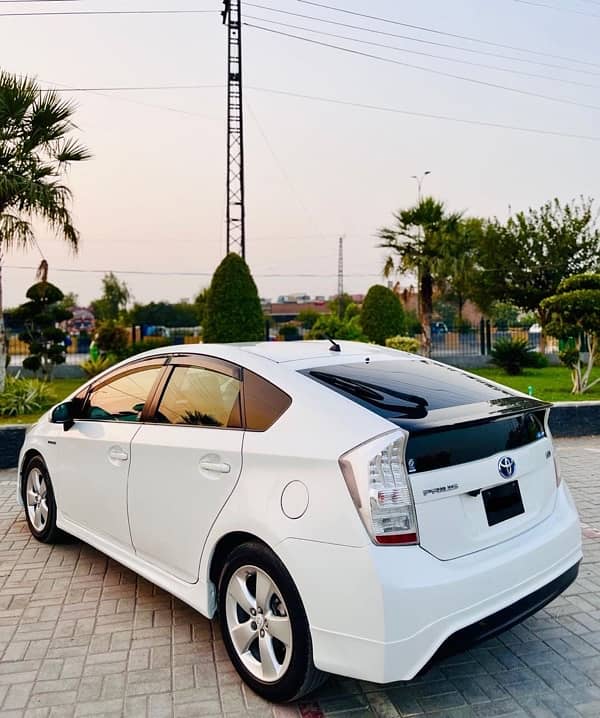 Toyota Prius 2011 5