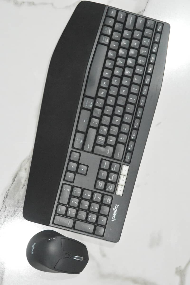 Logitech MK850 Multi-Device Wireless Keyboard & Mouse Combo 0