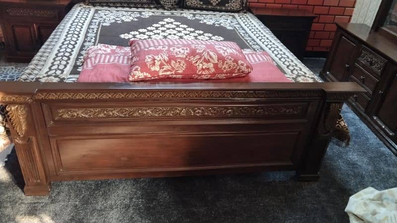 king size bedset only 6 months used 1