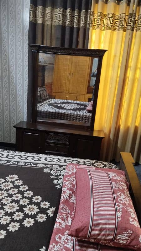 king size bedset only 6 months used 7