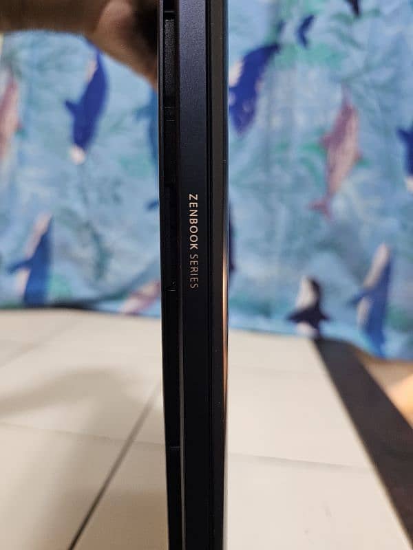 ASUS zenbook Dual Display i7 16GB RAM 8th Gen 4GB GC 5