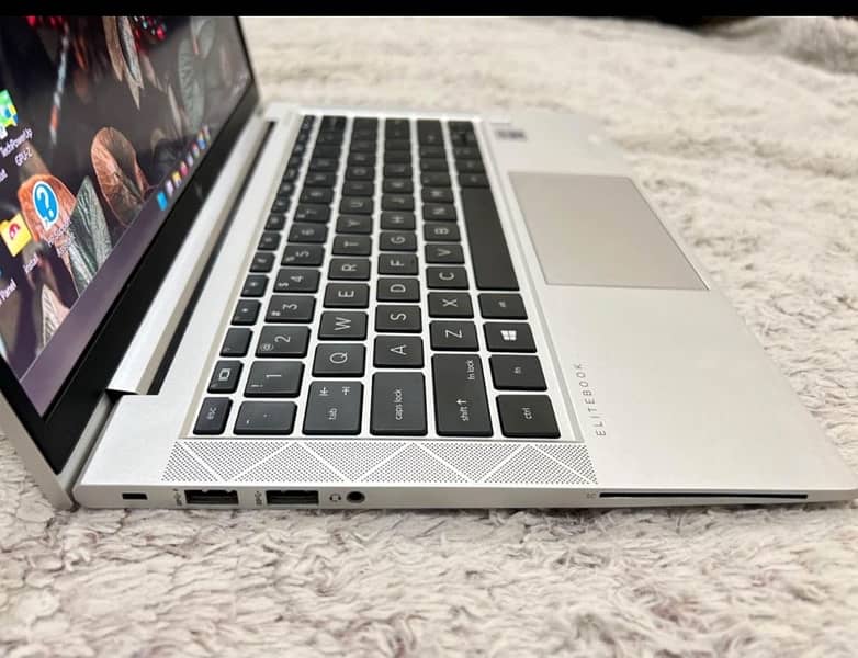 HP Elitebook i5 10gen Homeused single  hand laptop 1