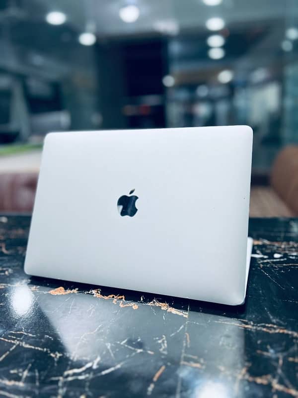 (2019) Macbook Air (Core i5) 16/256gb FLASH SSD (TOUCH ID) 1