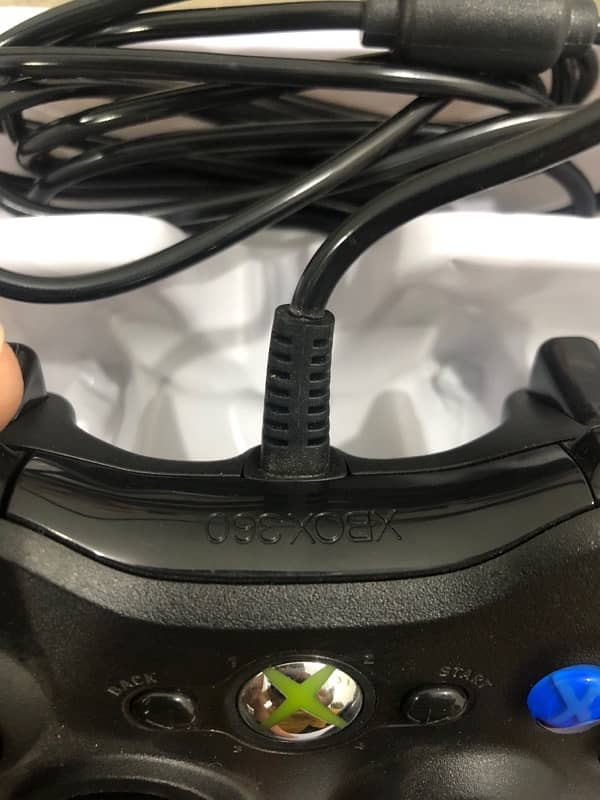 Xbox 360 Wired Controllers (X2) | Box Packed | One Month Used 4