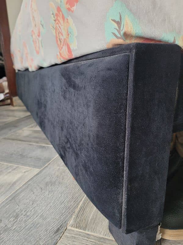 Black poshish bed home used 3