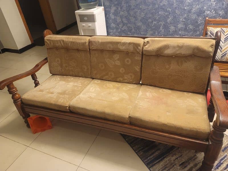 5 seater soda set in very good condition 5