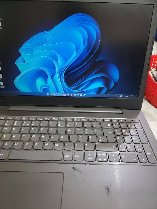 Lenovo V330 15 - 8th Gen Ci5 8/10 1