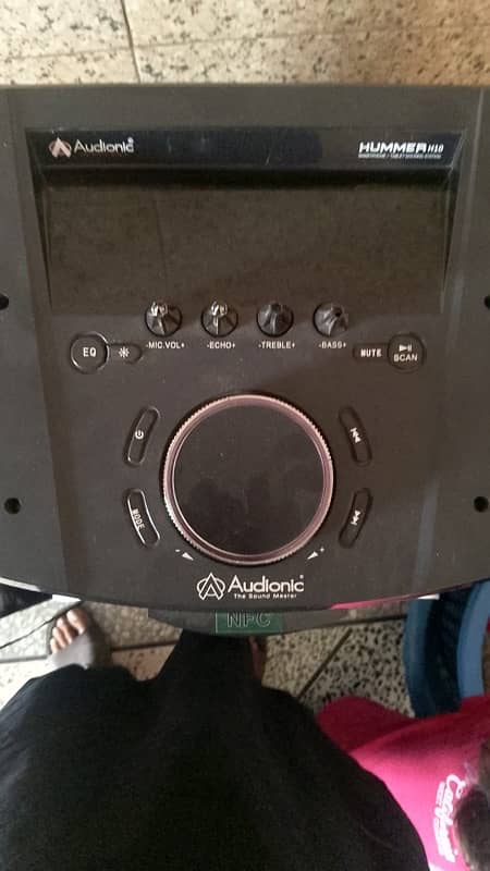 AUDIONIC Hummer H10 neat and clean. 2