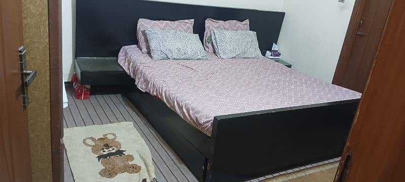 designer double bed set with side tables 1