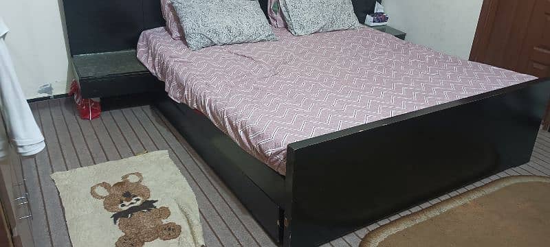 designer double bed set with side tables 2