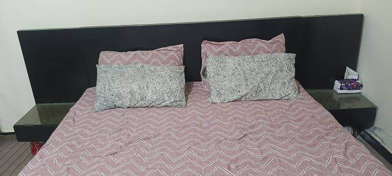 designer double bed set with side tables 3