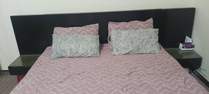 designer double bed set with side tables 4