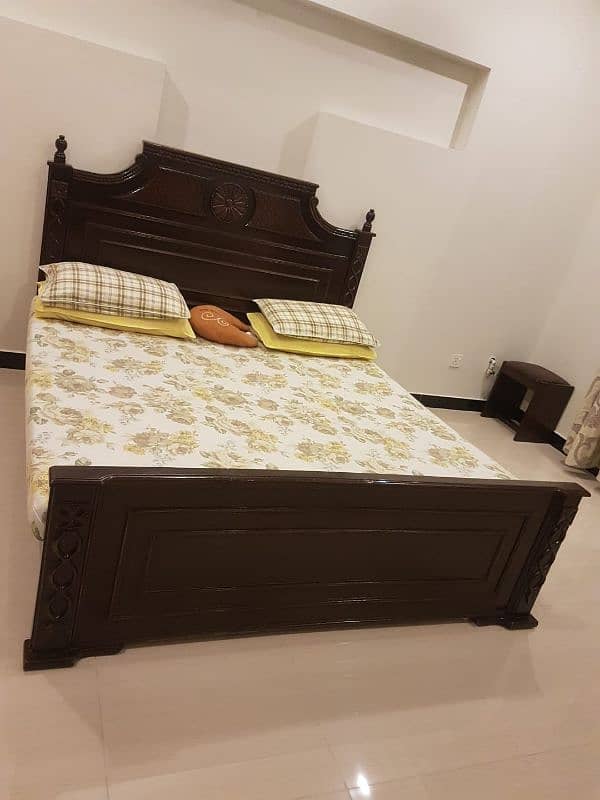 2 double beds without side tables available for sale. 2