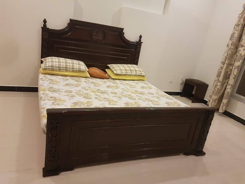 2 double beds without side tables available for sale. 7