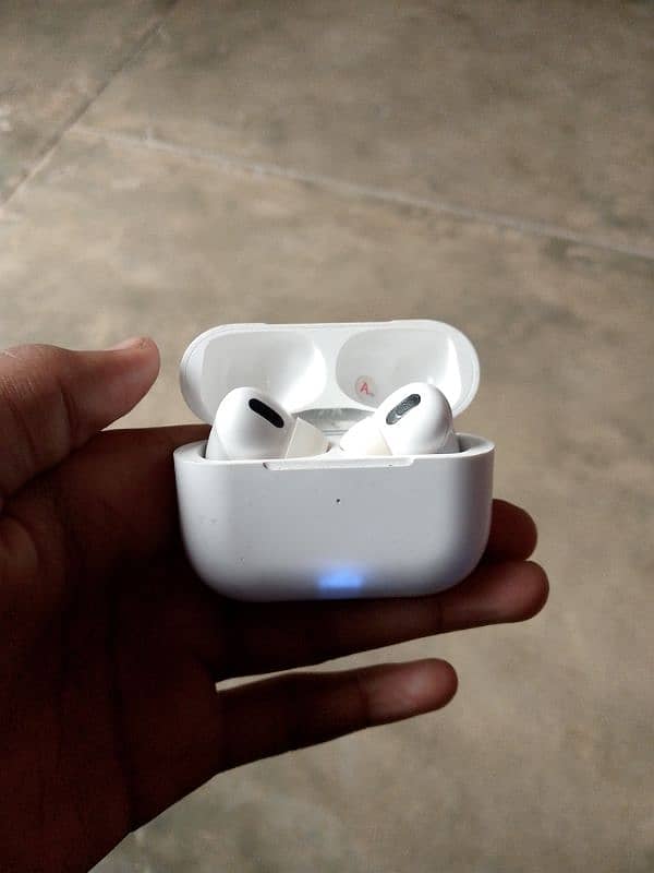 ear pods pro 2             3-day used 1