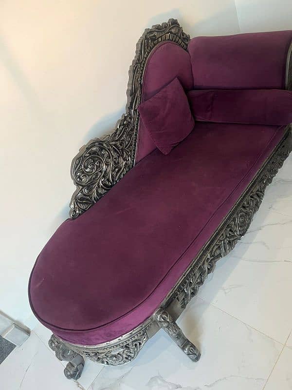 Couch Sofa in Best Condition 1