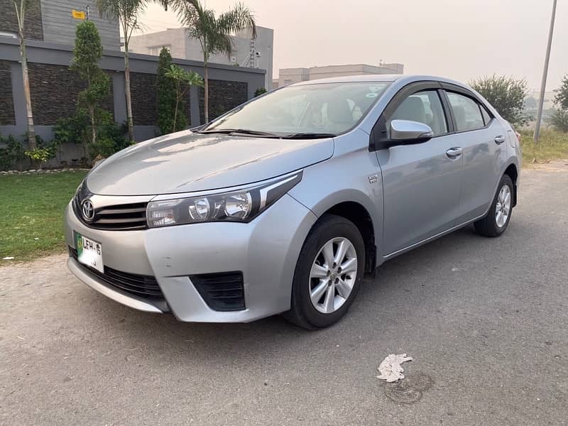 Toyota Corolla Altis 2015 bumper to bumper genuine first owner 1