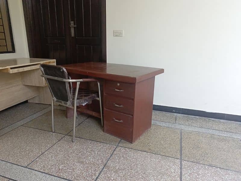 Office table / desk for sale 1