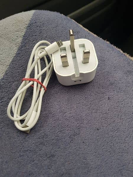 iphone orignal charger + cable 2