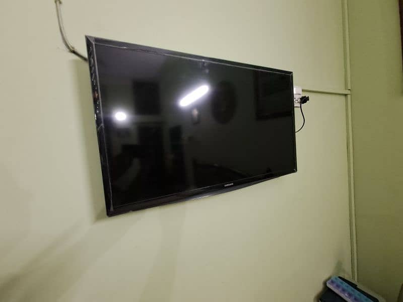 samsung LeD tv 32 inch 0