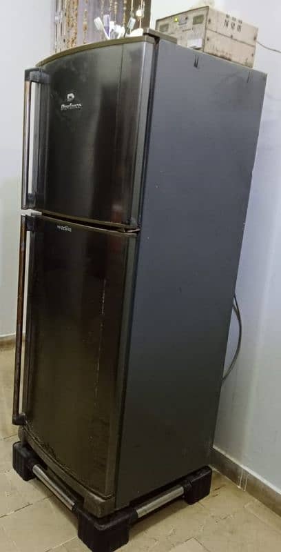 13 cubic dawlance fridge for sell 3