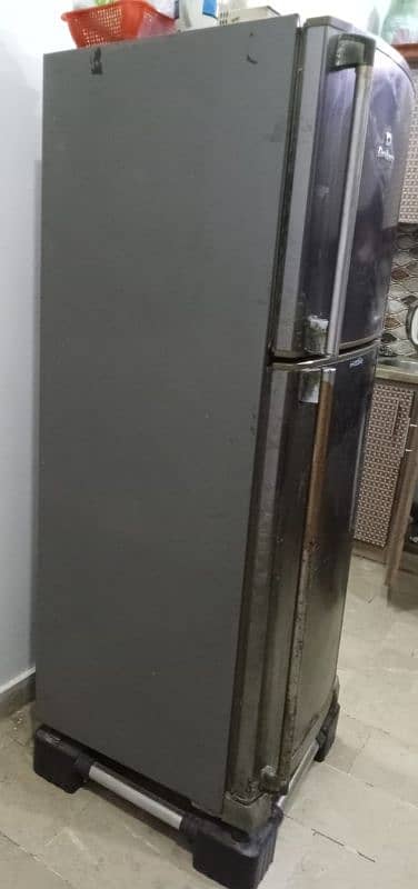 13 cubic dawlance fridge for sell 4