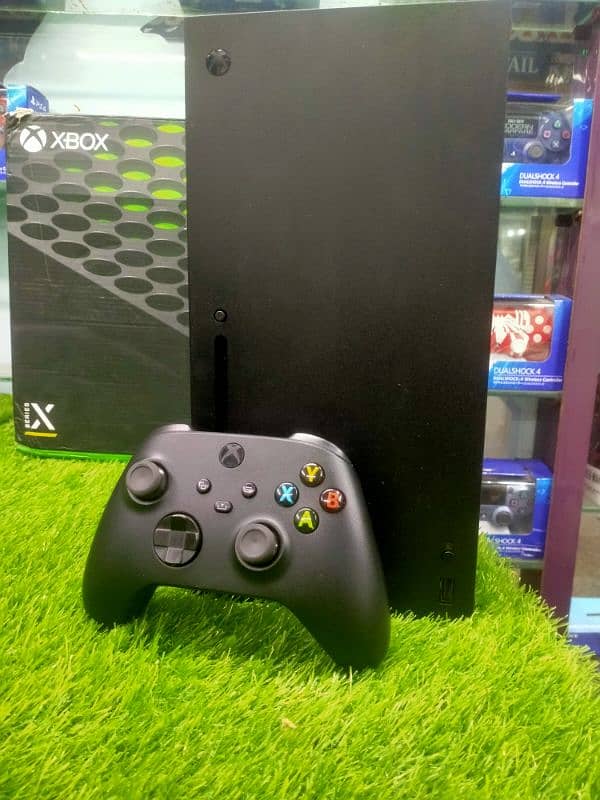 Xbox series x slightly used with box 1