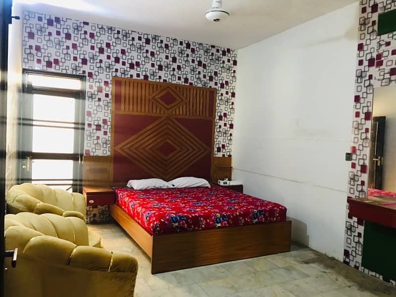 COUPLE GUEST HOUSE SECURE AREA GULSHAN JAUHOR 4