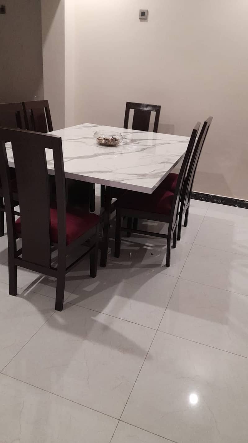 6 seater dining table excellent condition 0