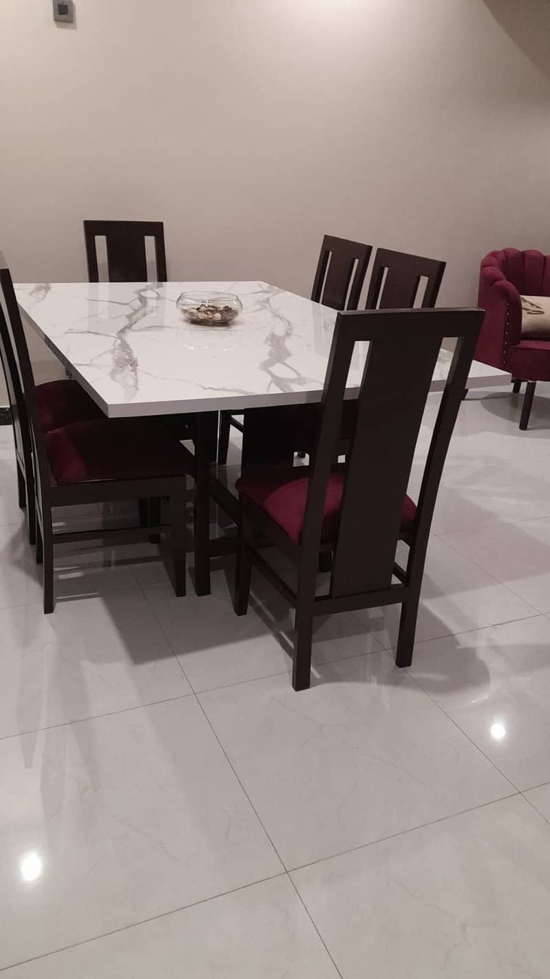 6 seater dining table excellent condition 1