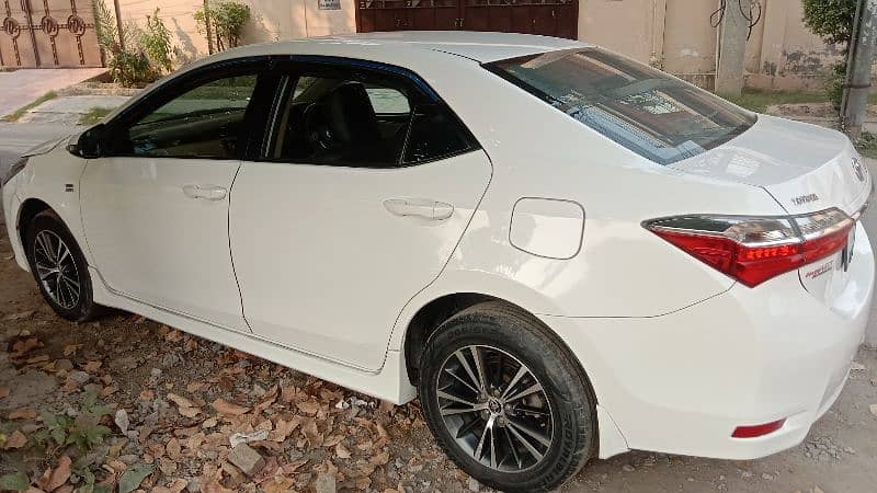 Toyota Corolla Altis 2017 10